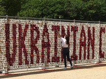 Instalasi Teddy Bear di AS Tuntut Pemulangan Anak Ukraina