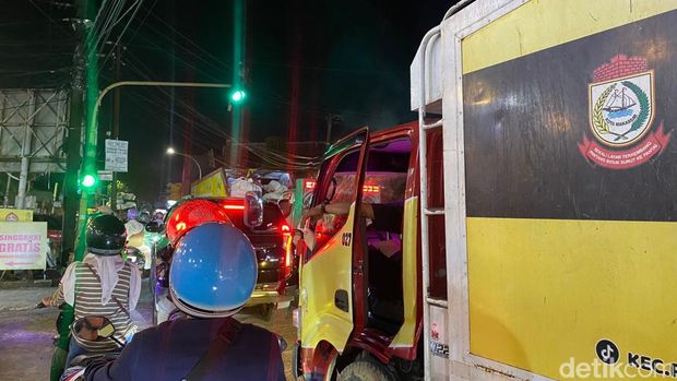 Jalan Toddopuli Kemacetan parah terjadi di Jalan Toddopuli menuju Jalan Batua Raya, Kota Makassar, Sulawesi Selatan (Sulsel), malam ini.