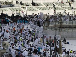 Pelataran Masjidil Haram Mulai Ramai Jemaah Haji dari Berbagai Negara