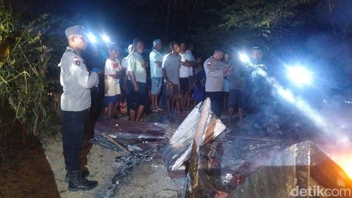Kebakaran rumah di Sikka, NTT, menewaskan seorang lansia pengidap strok, Kamis (23/4/2026) malam.
