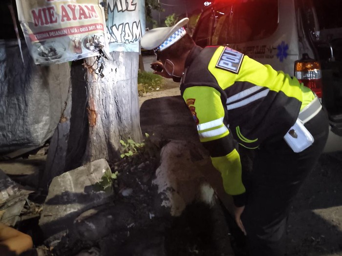 Pemuda bawa RX King tewas usai tabrak pohon di Sidoarjo