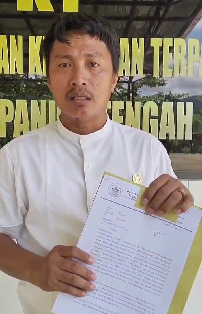 Ketua Fraksi Gerindra DPRD Tapteng Deni Herman Hulu membuat pengaduan ke Polres Tapteng (Dok. Pribadi)