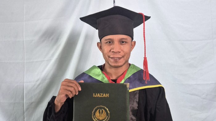 Kisah Abdul, anak petani yang jadi wisudawan terbaik di UNJ