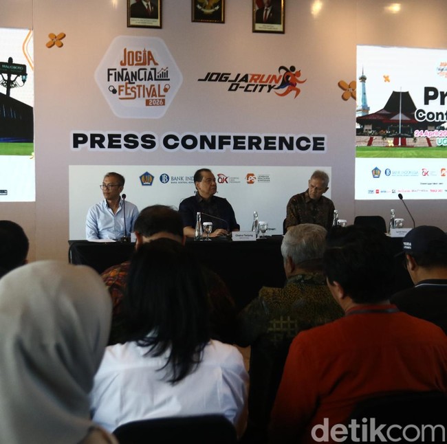 Chairul Tanjung-Ketua LPS ke UGM Beberkan Tujuan Jogja Financial Festival