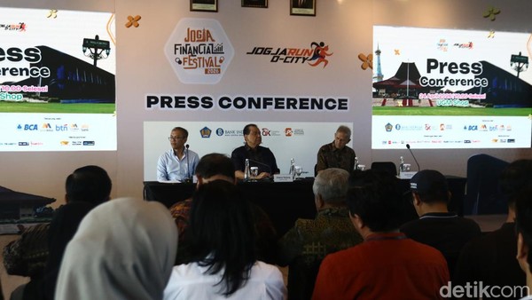 Chairul Tanjung-Ketua LPS ke UGM Beberkan Tujuan Jogja Financial Festival