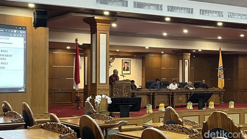 Koordinator pembahasan LKPJ Gubernur Bali anggaran 2025, Gede Kusuma Putra saat Rapat Paripurna DPRD Bali, Jumat (24/4/2026).
