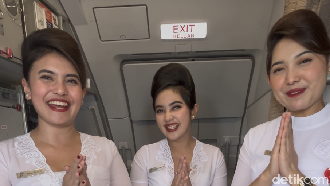 Senyum Semringah Pramugari Batik Air saat Mendarat di Nabire