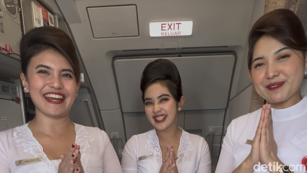 Senyum Semringah Pramugari Batik Air saat Mendarat di Nabire