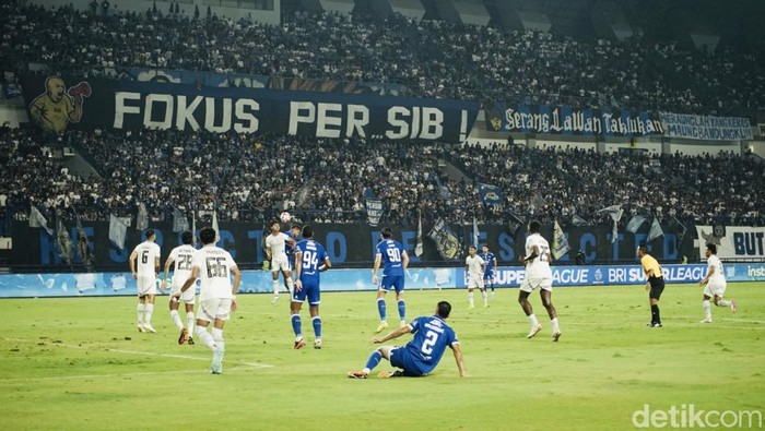 Laga Persib vs Arema FC di Stadion GBLA, Jumat (24/4/2026).