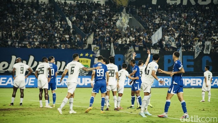 Laga Persib vs Arema FC di Stadion GBLA, Jumat (24/4/2026).