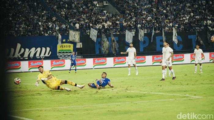 Laga Persib vs Arema FC di Stadion GBLA, Jumat (24/4/2026).