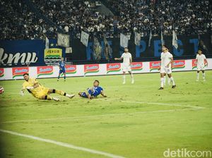 Arema Ukir Sejarah di GBLA, Marcos Santos Bangga Meski Hasil Imbang