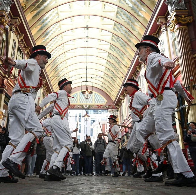 Morris Dancing Hidupkan Tradisi St. George