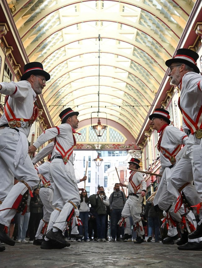 Morris Dancing Hidupkan Tradisi St. George
