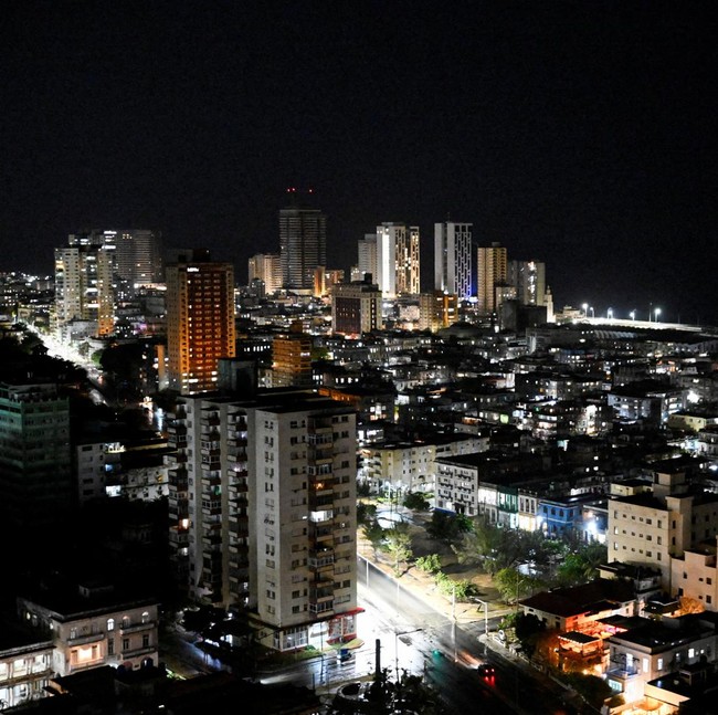 Pasokan Minyak Rusia Kembali Terangi Malam Havana