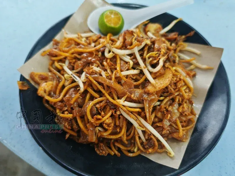 Pelajar 16 Tahun Ini Jualan Kwetiau Usai Sekolah demi Masa Depan