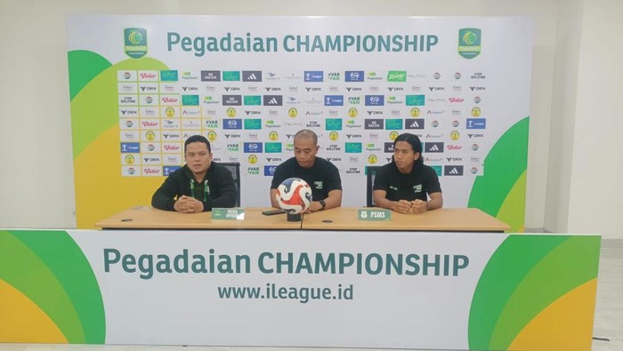 Pelatih PSMS Medan Eko Purdjianto saat konferensi pers jelang laga melawan Adhyaksa FC. (Dok. PSMS Medan)