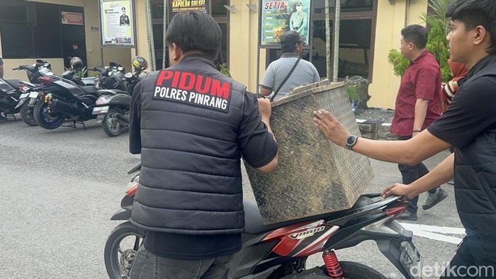 Penampakan brankas berisi emas 1 kg yang dicuri di Pinrang.