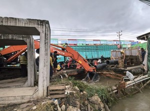 Akses Jalan Palembang-Banyuasin Macet Akibat Amblas, Target Tuntas 1 Mei