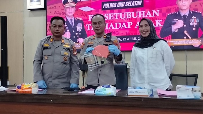 Polres OKU Selatan merilis kasus kakek perkosa cucu sendiri