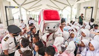 Momentum ini terasa istimewa karena bertepatan dengan peringatan Hari Transportasi Nasional. Dalam rangka memperingati hari tersebut, masyarakat diberikan kesempatan untuk menikmati layanan transportasi umum dengan tarif simbolis, yakni hanya Rp1. Program ini mencakup layanan LRT Jakarta, MRT Jakarta, serta Transjakarta.
