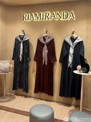 Desainer Ria Miranda hadirkan koleksi Hajj untuk ibadah haji dan umrah. Nyaman dan elegan dengan desain yang timeless.