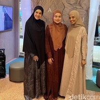 Ria Miranda Hadirkan Koleksi Khimar dan Abaya Stylish untuk Ibadah Haji