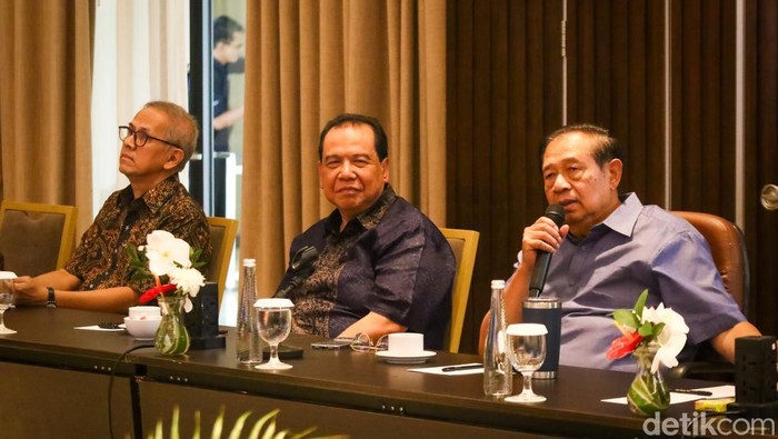 SBY dan Chairul Tanjung saat menghadiri rapat penyelenggaraan SBY Cup 2026 di Hyatt Regency Yogyakarta, Jumat (24/4/2026).
