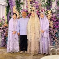 Pernikahan Syifa Hadju dan El Rumi tinggal menghitung hari. Sebelum melangsungkan hari bahagianya, Syifa menjalani serangkaian prosesi, dari pengajian hingga siraman. Foto: Instagram @kesharatuliu0/@marginw
