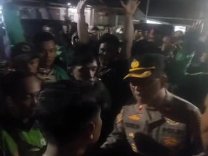Motor Rekan Ditarik Paksa, Ratusan Ojol Kepung Kantor Debt Collector di Medan