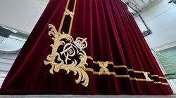 Tirai Baru Royal Opera House, Sentuhan Seni dan Simbol Kerajaan