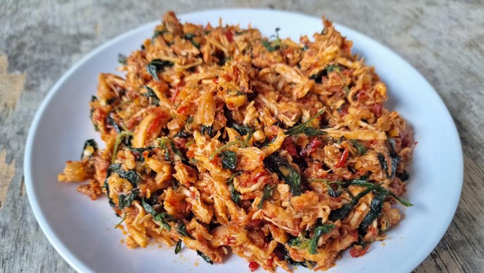 Yummy Ayam Suwir Pedas Or Spicy Shredded Chicken With Boiled Chicken Meat, Shallots, Garlic, Basil, Salt, Sugar and Mushroom Broth Seasoning. Food Menu.