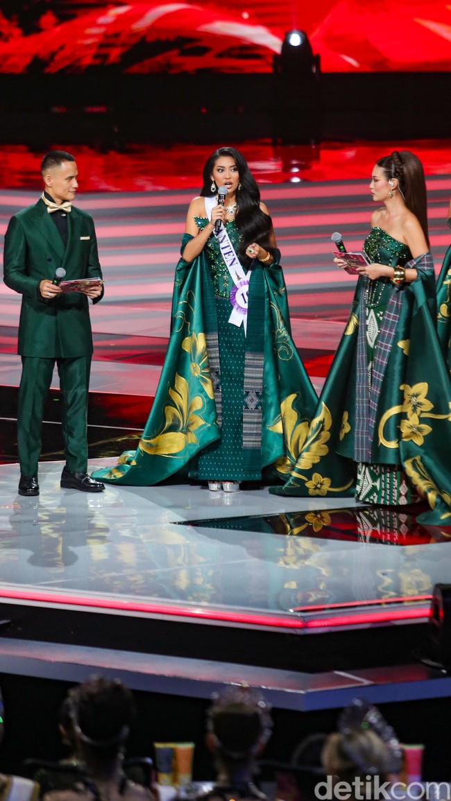 Para finalis top 6 terdiri dari Victoria Veronica Titisari Kosasieputri (Bali), Karina Moudy Widodo (DKI Jakarta 3), Nilam Onasis Sahputri (Kalimantan Utara), Agnes Aditya Rahajeng (Banten), Gisela Belicia Alma Thesalonica Silalahi (DKI Jakarta 2),  Glorya Stevany Yame Nayoan (Papua). (Foto: Andhika Prasetia/DetikFoto)