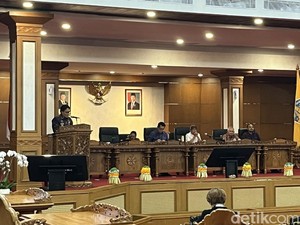 Giri Prasta Jawab Sorotan Inkonsistensi Perubahan Perda Pajak dan Retribusi Bali