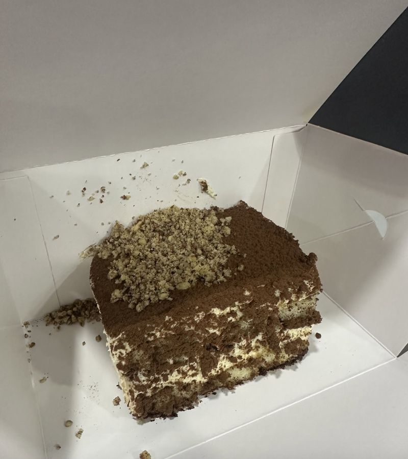 Wanita Ini Ditagih Tiramisu Rp 108 Ribu, Padahal Harga di Label Lebih Murah