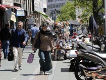 Keluhan Warga Iran: Harus Bayar 3 Kali Lipat Demi Sepotong Roti