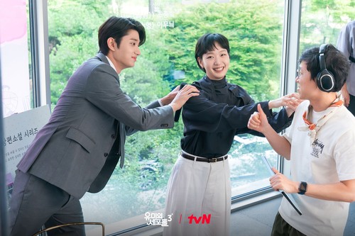 Behind-the-scene syuting drama Korea Yumi's Cells 3.