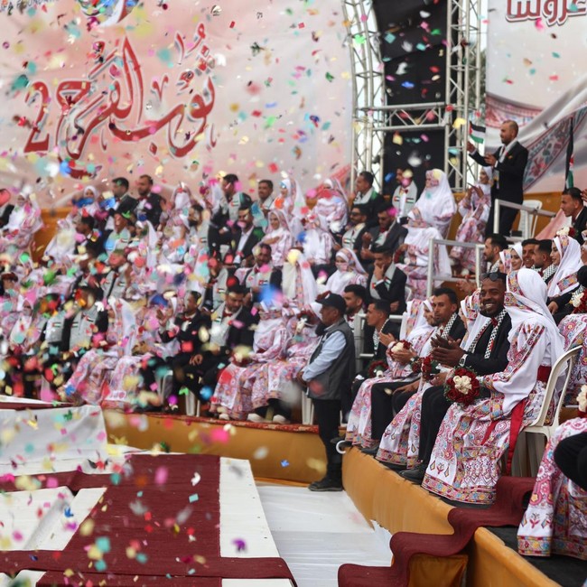 Ratusan Pasangan Ikuti Pernikahan Massal