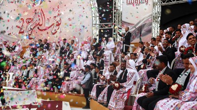 Ratusan Pasangan Ikuti Pernikahan Massal