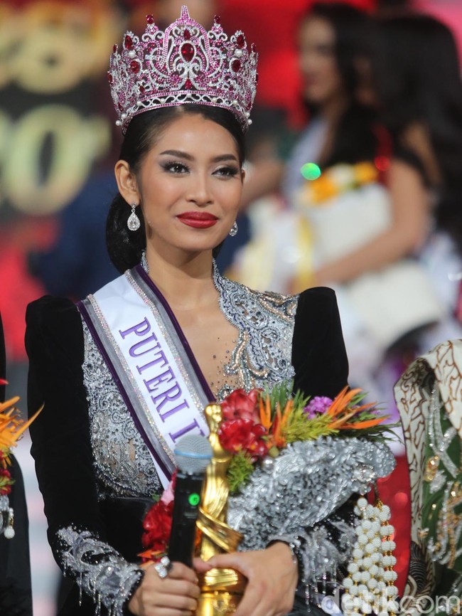 Foto: Agnes Rahajang Raih Mahkota Puteri Indonesia 2026, Wakili Banten