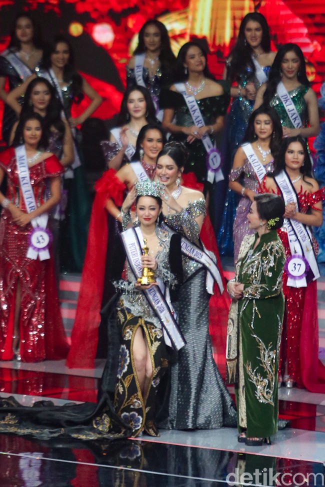 Agnes yang memiliki advokasi bertema circular fashion itu meneruskan tongkat estafet dari Puteri Indonesia 2025 Firsta Yufi Amarta. Sebagai pemenang utama Puteri Indonesia 2026, ia akan mewakili Indonesia di ajang internasional Miss Supranational 20256yang digelar di Polandia beberapa bulan mendatang. (Foto: Andhika Prasetia/DetikFoto)