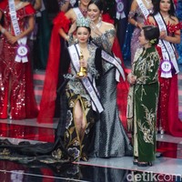 Agnes yang memiliki advokasi bertema circular fashion itu meneruskan tongkat estafet dari Puteri Indonesia 2025 Firsta Yufi Amarta. Sebagai pemenang utama Puteri Indonesia 2026, ia akan mewakili Indonesia di ajang internasional Miss Supranational 20256yang digelar di Polandia beberapa bulan mendatang. (Foto: Andhika Prasetia/DetikFoto)
