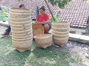 Anyaman Harapan dari Cipanas Cirebon, Saat Bambu Jadi Nafkah dan Warisan