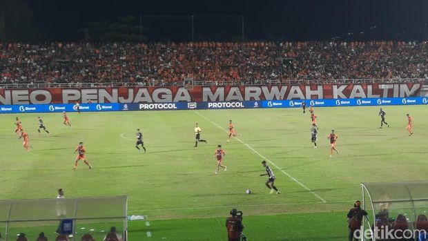 Berlangsungnya laga Borneo FC Vs Semen Padang di Stadion Segiri Samarinda, Sabtu (25/4/2026).