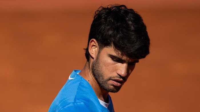 Carlos Alcaraz saat berlaga di Barcelona Open pada bulan ini.