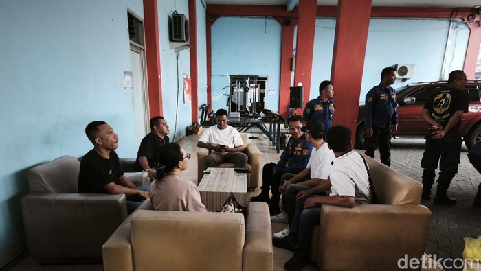 DC pembuat laporan palsu datang ke Mako Damkar Kota Semarang, Kecamatan Semarang Barat, Kota Semarang, Sabtu (25/4/2026).
