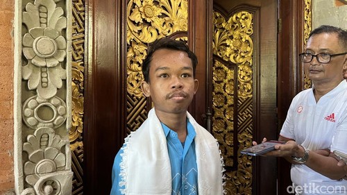 Dhani Aditya Saputra calon haji muda asal Denpasar ditemui di Kantor Gubernur Bali, Sabtu (25/4/2026).
