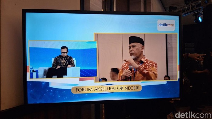 Gubernur Sumbar Mahyeldi dan Wamendagri Bima Arya di acara Apresiasi Pemerintah Daerah Berprestasi 2026 Kementerian Dalam Negeri (Kemendagri) di Palembang, Sumatera Selatan (Prima/detikcom)