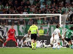 Teranyar, Real Madrid ditahan imbang Real Betis 1-1 lewat gol Hector Berellin di menit ke-90+4 (Getty Images/Fran Santiago)