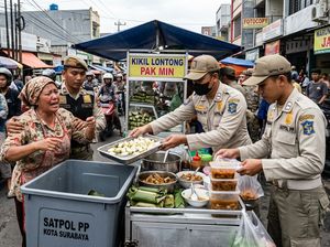 Satpol PP Surabaya Bantah Sita Lontong Sayur dan Kikil Pedagang